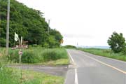 海岸の稚咲内から来たとき、左手に入口の看板が見える。