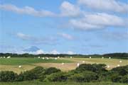 牧場の丘と利尻山