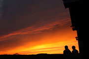 玄関前から見た利尻山と夕焼け空
