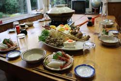 夕食は鍋の相席が多いです