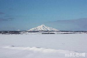 旧原生花園前より利尻富士を見る