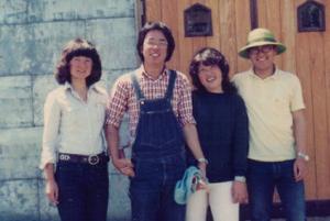 Ｋさん(右端）とお客さんと父ちゃん（ヘルパー時代）